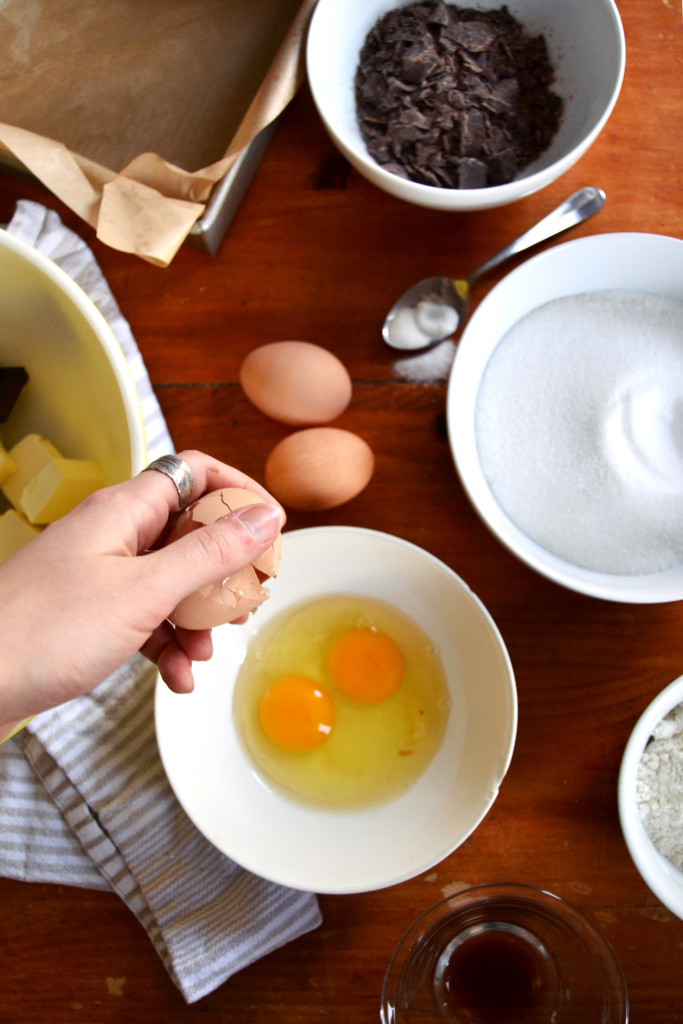 brownie mise egg crack