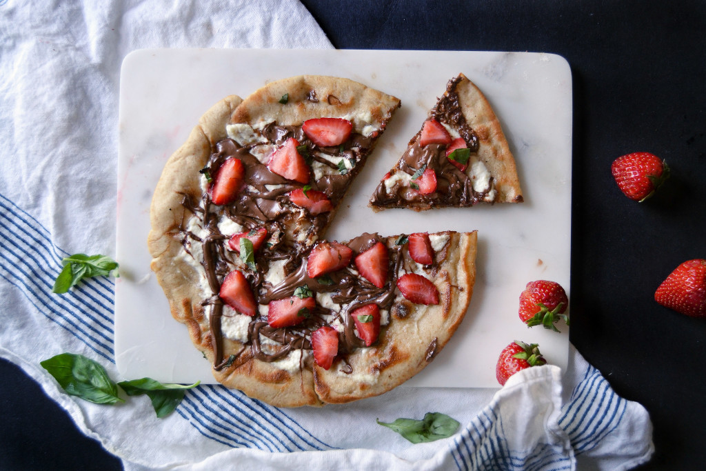 strawberry dessert pizza