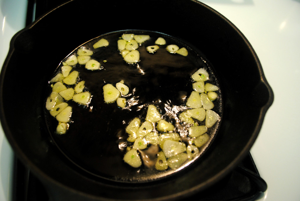 simmering-garlic-oil