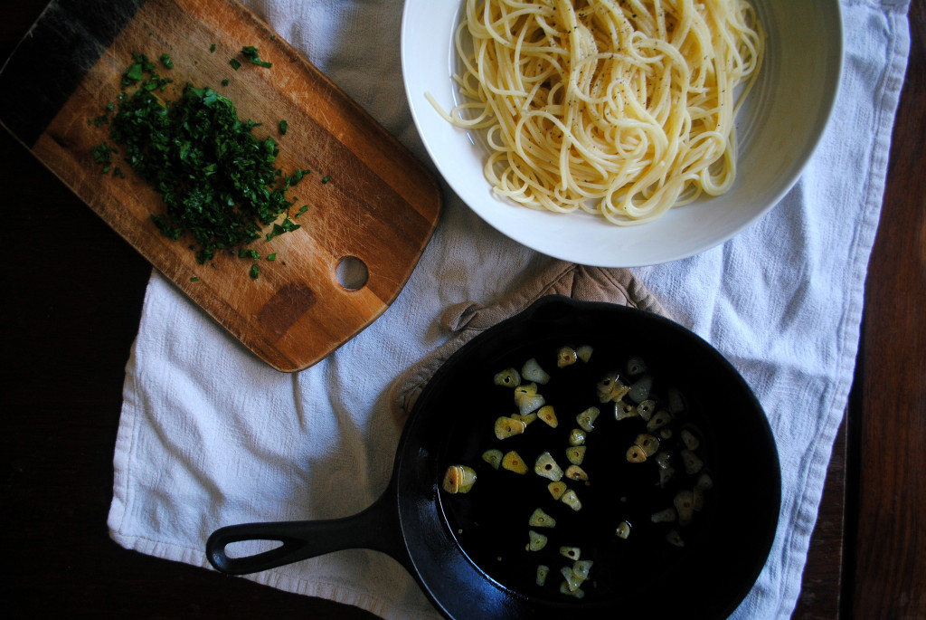 spaghetti-and-garlic-oil