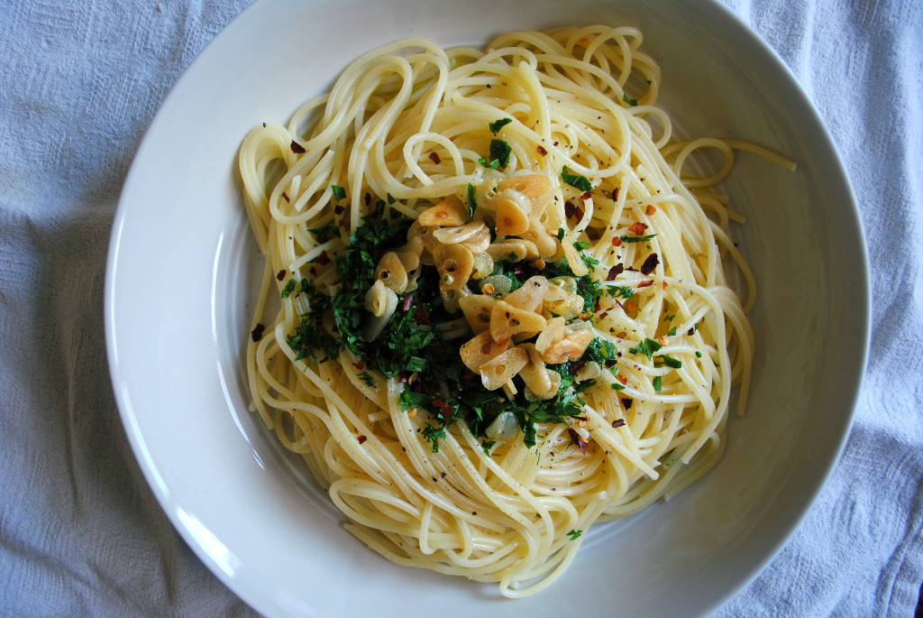 spaghetti-and-garlic-oil-2