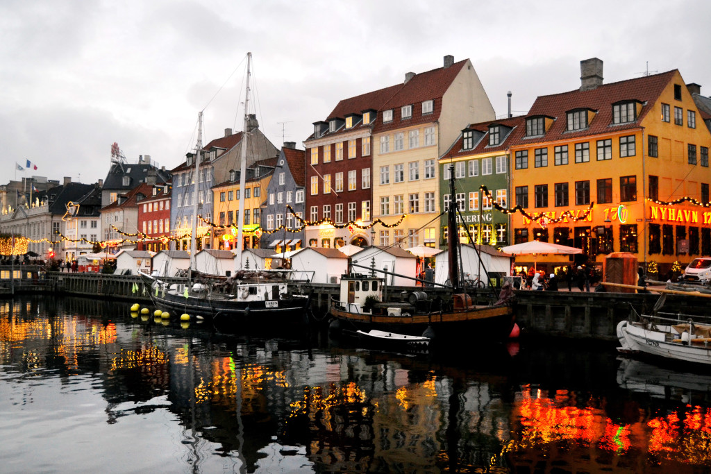 nyhavn-christmas-boats